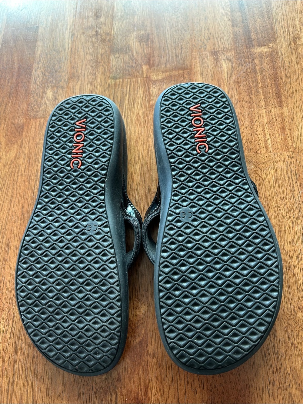 Vionic Women's Black Thong Sandals - Picture 3 of 4
